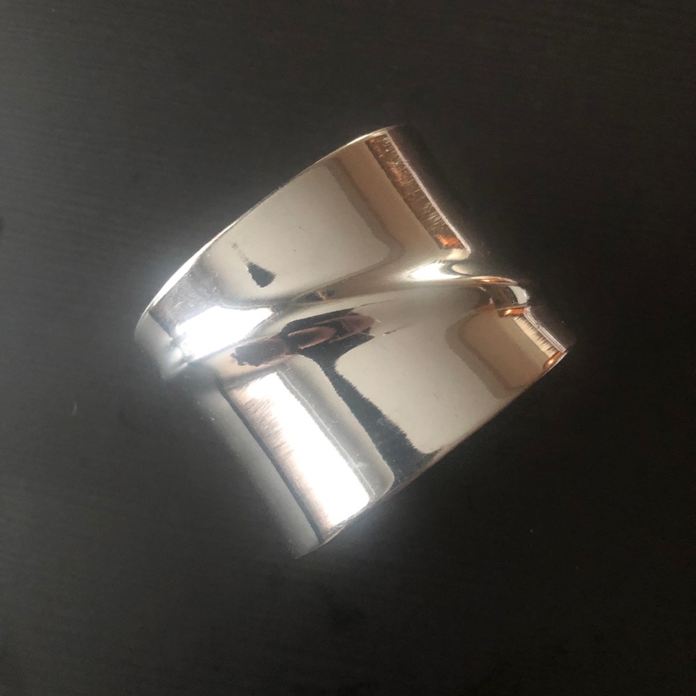 🎁FW2P/$50 MANGO chunky bangle add on
